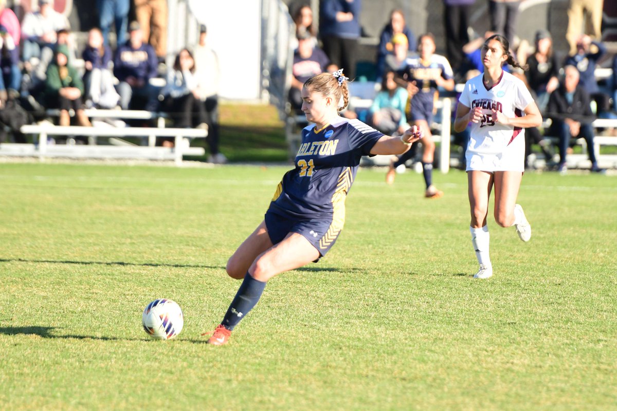 CarletonKnights's tweet image. Carleton Women's Soccer saw its NCAA Tournament run conclude with a 2-1 loss at No. 7 University of Chicago in the Sectional Final (“Elite 8”). The Knights finished the year with an 18-3-3 overall record.
Recap/Photos: ow.ly/FwXH50XwzUE
#HailTheMaizeAndBlue
#d3soccer