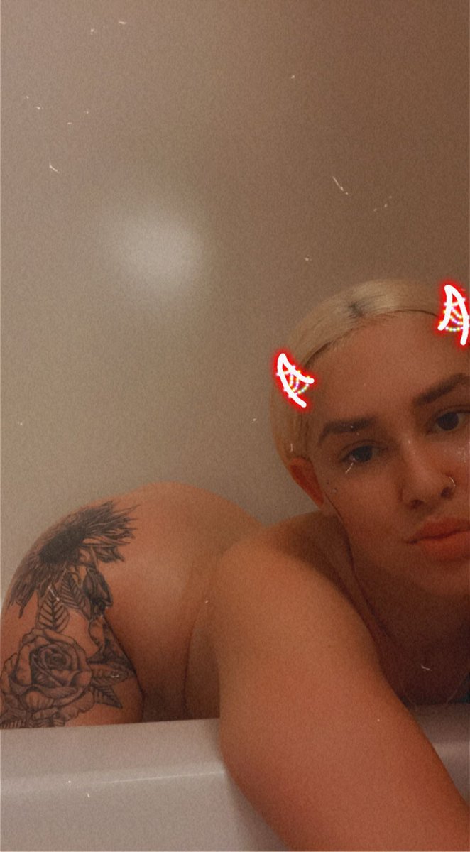 caliisnoo's tweet photo. WHO TRYINA PULL UP ON ME TONIGHT? #916ONLY #BBCONLY #PAWG #SLUTYSNOBUNNY https://t.co/l6yZi4LFRG