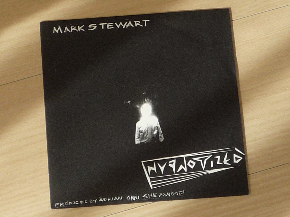 #闇に煌めく光ジャケ貼ろうぜ