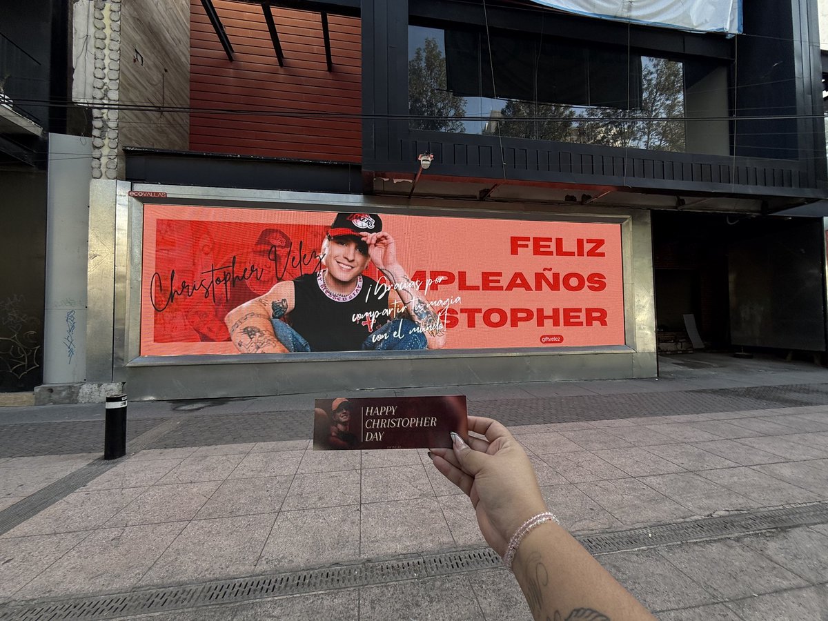 giftvelez's tweet photo. LAS VELERZ DE MÉXICO TE DESEAMOS UN FELIZ CUMPLEAÑOS 🇲🇽🎉🥳❤️

30 CHEERS X CHRIS
@christophervele https://t.co/VsW5WONN9g