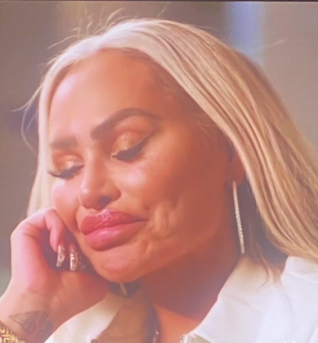 CaptPiccard's tweet photo. #90DayFianceHappilyEverAfter #90dayfiance 
Girl I hope u was in Turkey taking them damn fillers out ya face, skin looks like u chewed cottage cheese 🤣 https://t.co/v46Q35D11g