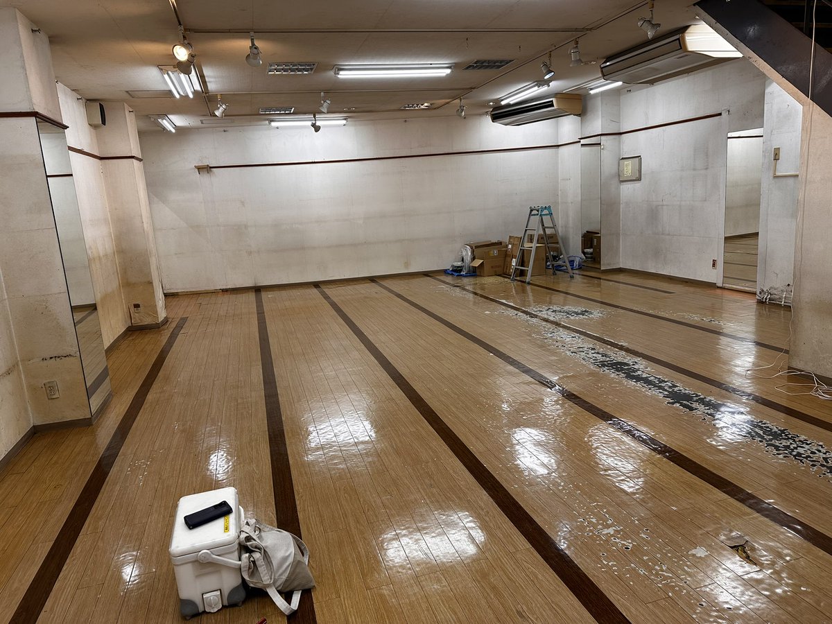 あと7日🎉
事業化に向けて1年動き続けたお土産屋が12月1日にオープンします…!!!!

東京から沖縄へ戻り物件が見つからない中、思考実験を深く、繰り返す時間を確保できたため結果的に良い方向に働き優秀なスタッフとも出会うことができました。
このまま知恵熱出るほど考え尽くしたいと思います！！！