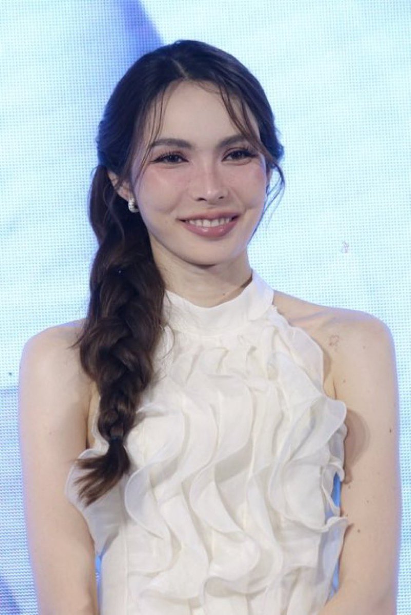 เริ่มต้นวันใหม่ด้วยความสดใสมีรอยยิ้มและความสุขกับทุกสิ่งรอบๆตัว พบเจอแต่กัลยาณมิตรที่ใจดีและน่ารักกับน้องนะ

GLOWING HEART CHARLOTTE24
#ชาล็อตออสติน #CharlotteAustin
<a href="/itscharlotty/">Charlotte Austin</a>