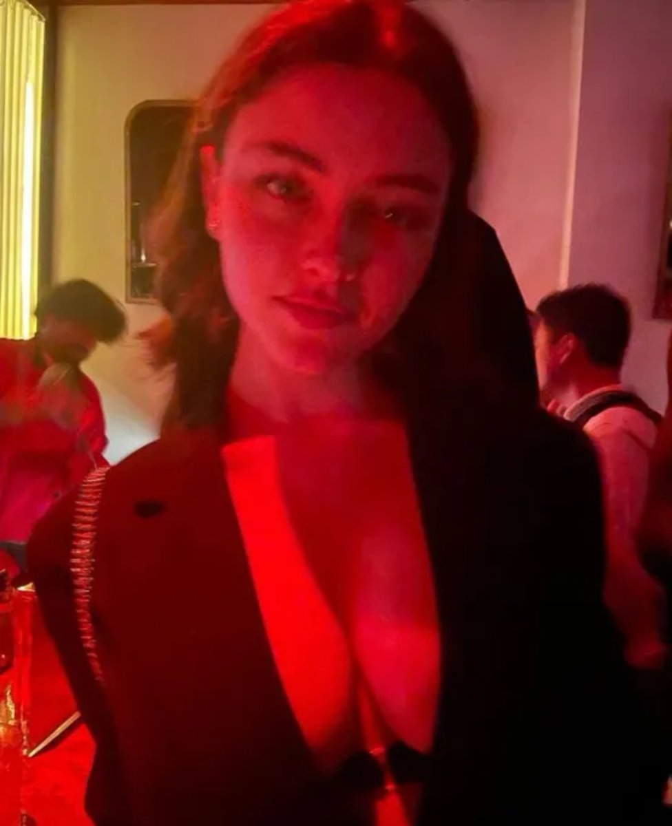 kylefcords's tweet image. &quot;It&apos;s okay, babe, you can just apply for the next YC batch. I&apos;ll support us as long as you need.&quot; - Optimus Bot V10