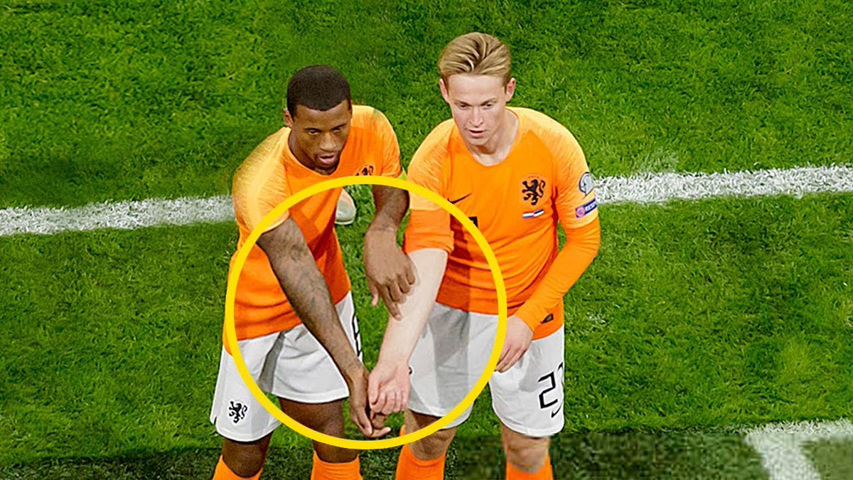 XayyL_'s tweet image. respect moments in football ✊