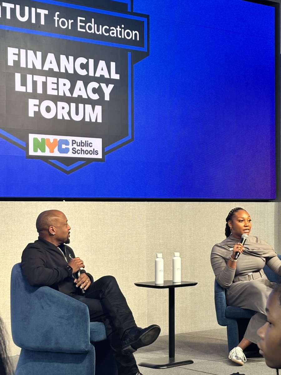 gradyfalcons's tweet photo. Grady HS students met Daymond John at the Financial Literacy Forum โ powered by Intuit (Mailchimp, Credit Karma, QuickBooks, TurboTax) โ and left inspired! #GradyHSGlory #FalconStrong https://t.co/8rdrQ1Avel