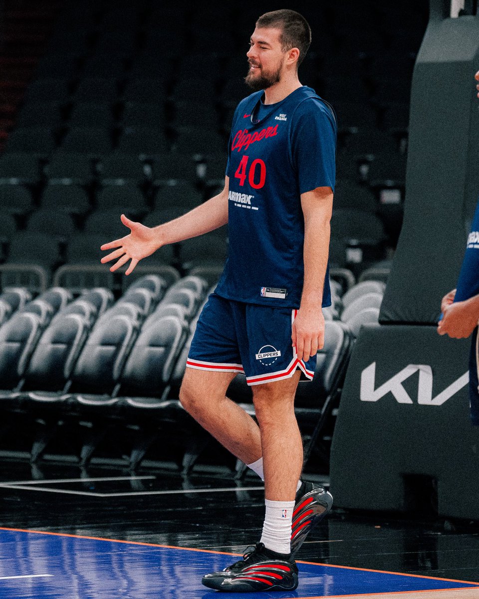 Clippers_MQ's tweet image. Ivica Zubac ce soir contre les Cavaliers :

𝟯𝟯 𝗽𝗼𝗶𝗻𝘁𝘀 
𝟭𝟴 𝗿𝗲𝗯𝗼𝗻𝗱𝘀  
𝟰 𝗮𝘀𝘀𝗶𝘀𝘁𝘀

𝗟𝗲 𝗽𝗿𝗲𝗺𝗶𝗲𝗿 𝗖𝗹𝗶𝗽𝗽𝗲𝗿 𝗮𝘃𝗲𝗰 𝗰𝗲𝘀 𝗰𝗵𝗶𝗳𝗳𝗿𝗲𝘀 𝗱𝗲𝗽𝘂𝗶𝘀 𝗘𝗹𝘁𝗼𝗻 𝗕𝗿𝗮𝗻𝗱 𝗲𝗻 𝟮𝟬𝟬𝟱.
#ClipperNation