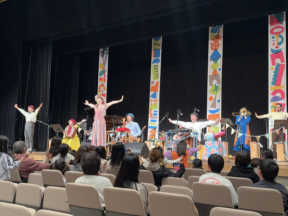 amasamas's tweet photo. 奥州でせっちーのヒネモスラストライブでした。 #ヒネモス #奇想天外おもちゃの楽隊 #奥州文化会館Zホール https://t.co/nTcKSFpqly
