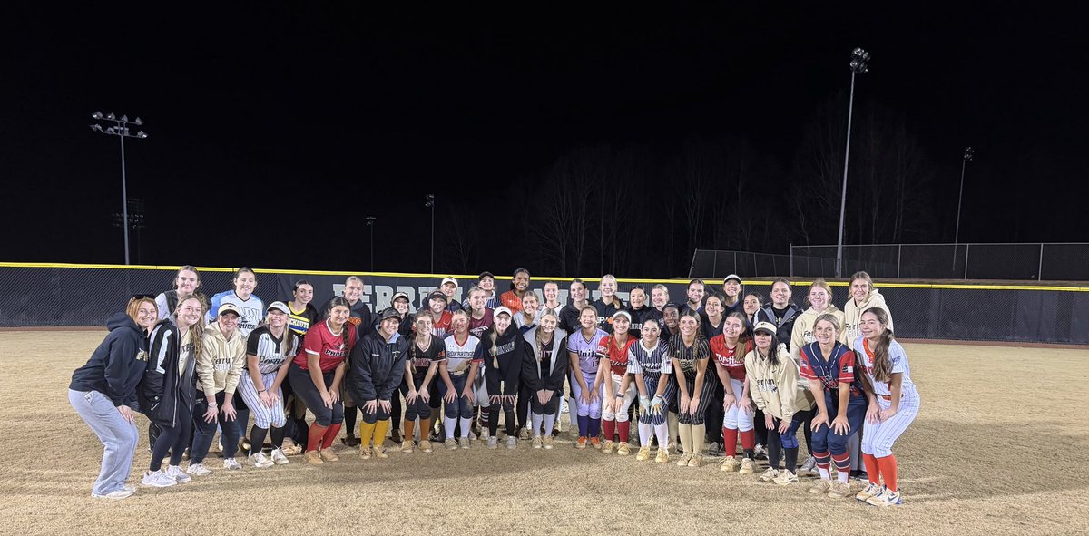 softballferrum's tweet image. Ferrum College Softball had a great turnout for our last camp of the year! What a great night at VVK complex!!