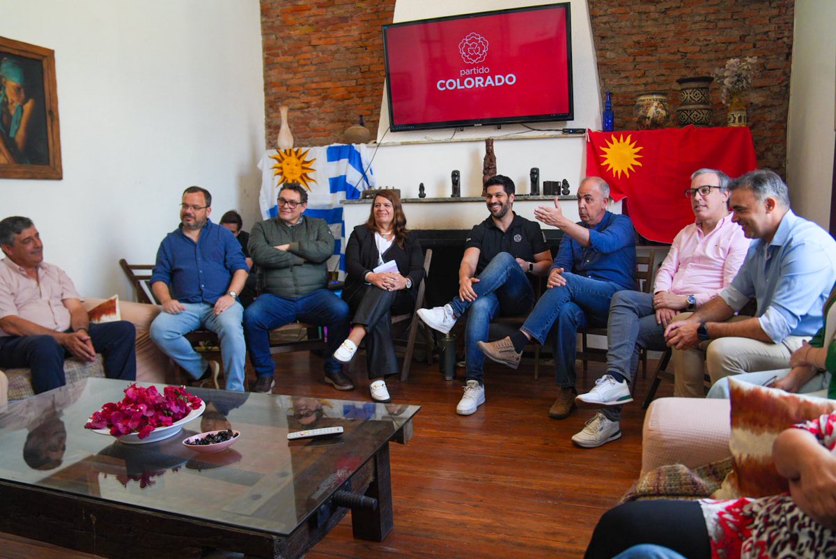 📍Continuando la recorrida por los departamentos del país, el Comité Ejecutivo Nacional del Partido Colorado sesionó junto al Ejecutivo departamental de Rocha.
Mucho para escuchar e intercambiar en clave de Partido.