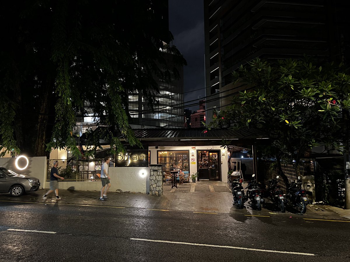 昨夜は盛大にSWの懇親会を行い、僕のクアラルンプール旅の前半戦が終わりました。

今日からは仕事しながら観光します☆