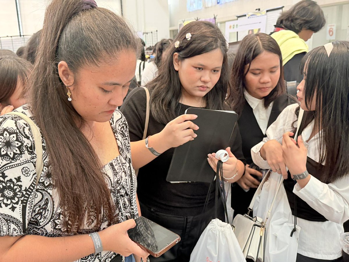 OhmPoon_PHfc819's tweet image. Thai BL Fest PH 2 -- OhmPoon PH Snaps with Fans.
(1)

#ThaiBLFestPH2withOhmPoonPH
#OhmPoon
#OhmPoonPH