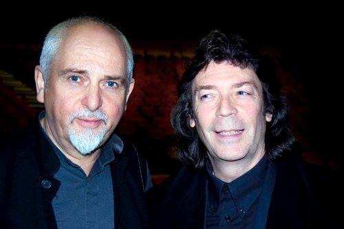 joserael's tweet image. November 24, 2010. @itspetergabriel and Steve meet at a conference by English designer and photographer Harry Pearce in London. Steve @HackettOfficial &quot;I Know What I Like&quot; (feat. #PeterGabriel &amp;amp; #MikeRutherford) [Jan. 28 1983] youtu.be/fuFw7WOUhMA?si…