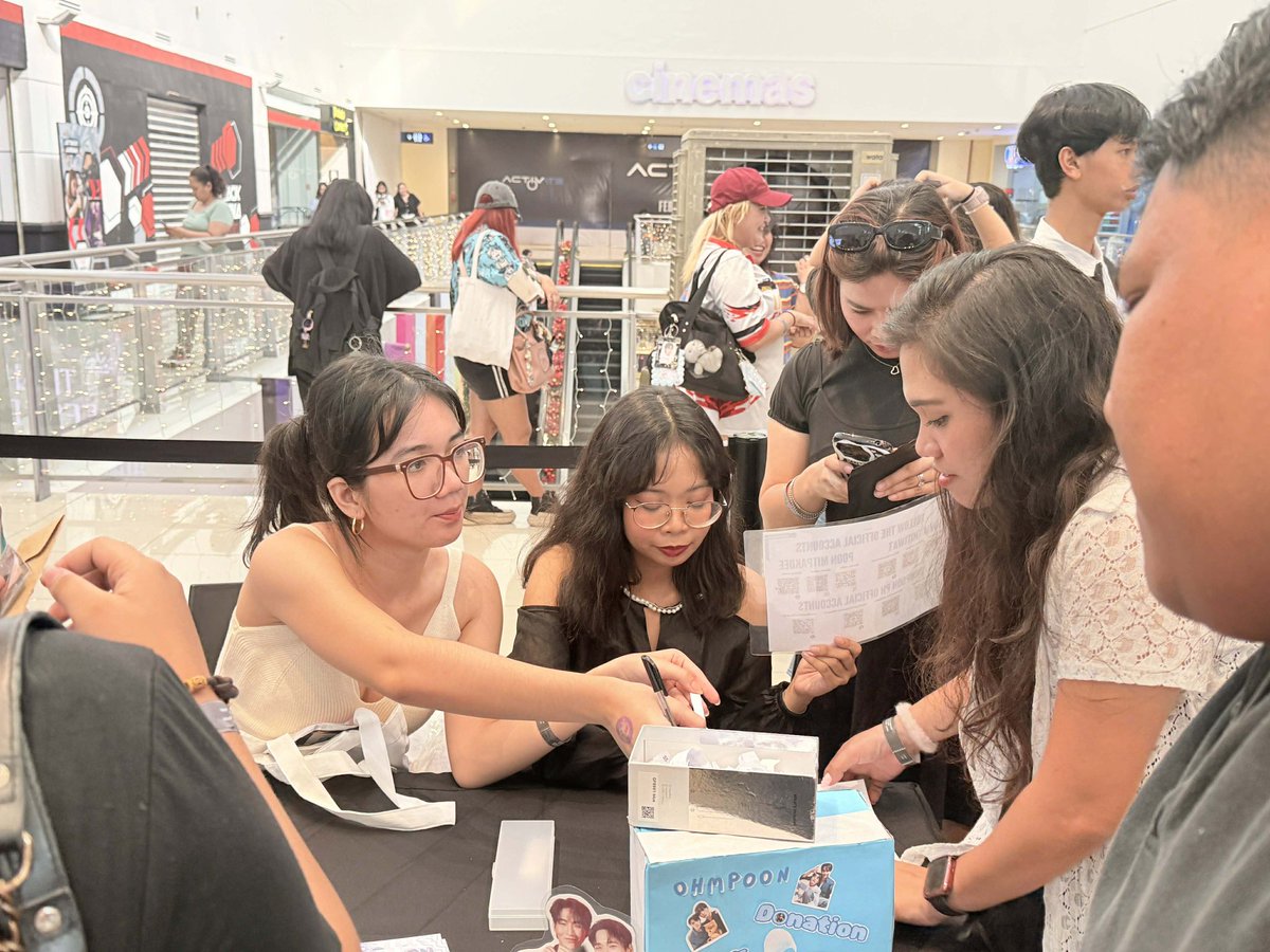 OhmPoon_PHfc819's tweet image. Thai BL Fest PH 2 -- OhmPoon PH Snaps with Fans.
(2)

#ThaiBLFestPH2withOhmPoonPH
#OhmPoon
#OhmPoonPH