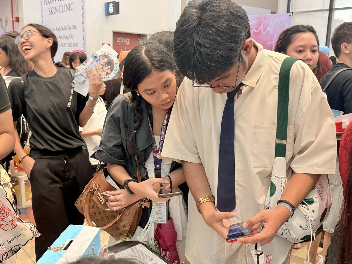 OhmPoon_PHfc819's tweet image. Thai BL Fest PH 2 -- OhmPoon PH Snaps with Fans.
(2)

#ThaiBLFestPH2withOhmPoonPH
#OhmPoon
#OhmPoonPH