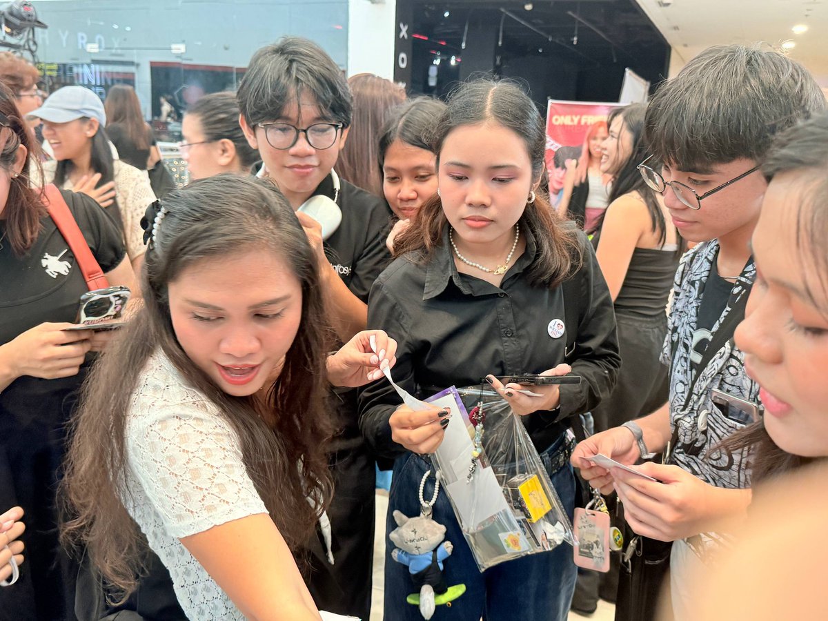 OhmPoon_PHfc819's tweet image. Thai BL Fest PH 2 -- OhmPoon PH Snaps with Fans.
(4)

#ThaiBLFestPH2withOhmPoonPH
#OhmPoon
#OhmPoonPH