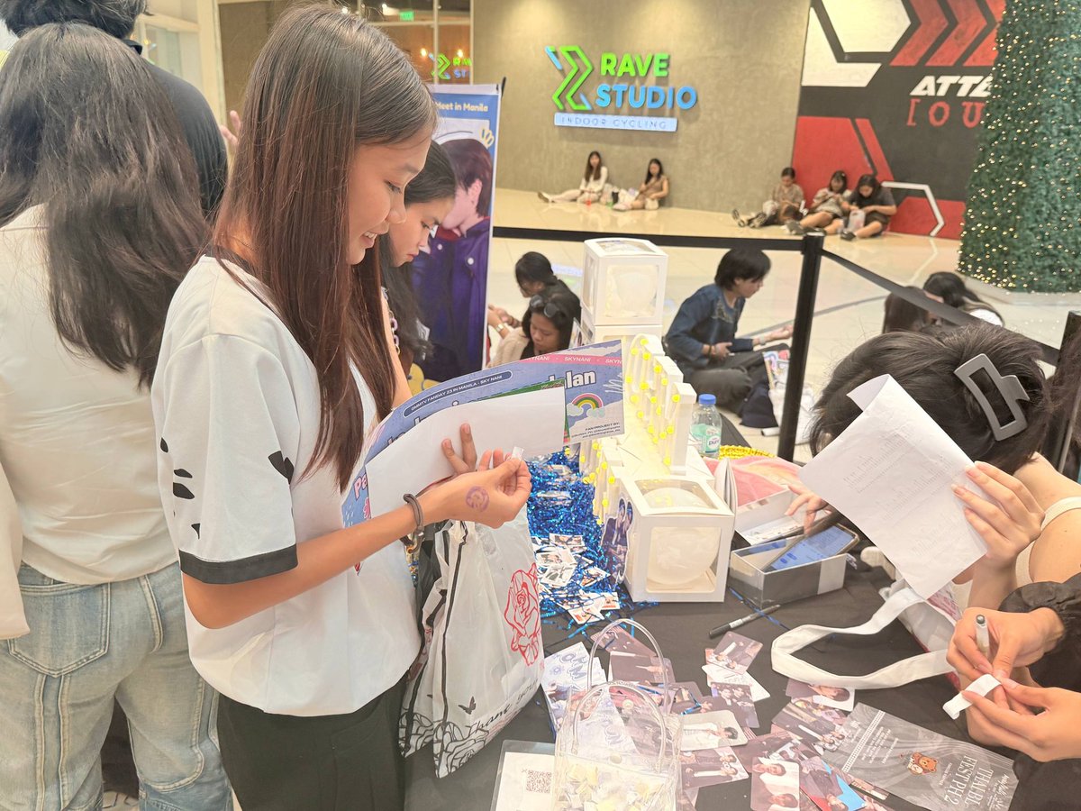 OhmPoon_PHfc819's tweet image. Thai BL Fest PH 2 -- OhmPoon PH Snaps with Fans.
(5)

#ThaiBLFestPH2withOhmPoonPH
#OhmPoon
#OhmPoonPH