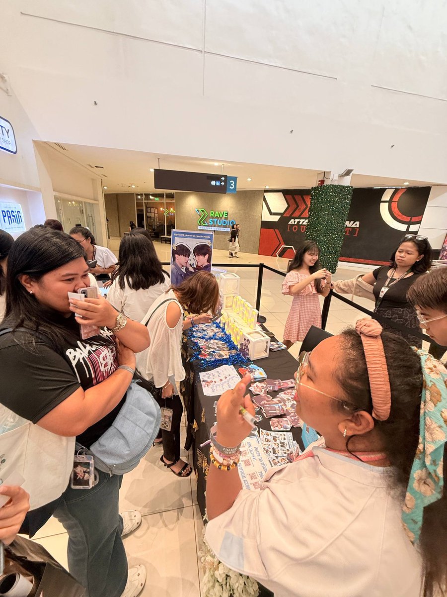 OhmPoon_PHfc819's tweet image. Thai BL Fest PH 2 -- OhmPoon PH Snaps with Fans.
(5)

#ThaiBLFestPH2withOhmPoonPH
#OhmPoon
#OhmPoonPH