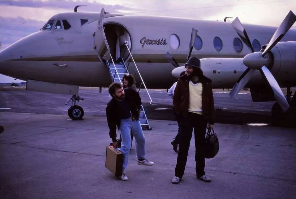 joserael's tweet image. 8/8) We eventually made it to Washington in one piece but by that time we were all too drunk to care about the concert. And Keith Richards was in the same state as us...@ProgROCK_Bon #Genesis &quot;Mama&quot; (live at Spectrum, Philadelphia, Nov 27, 1983) youtu.be/eoeXmqbFcpk?si…