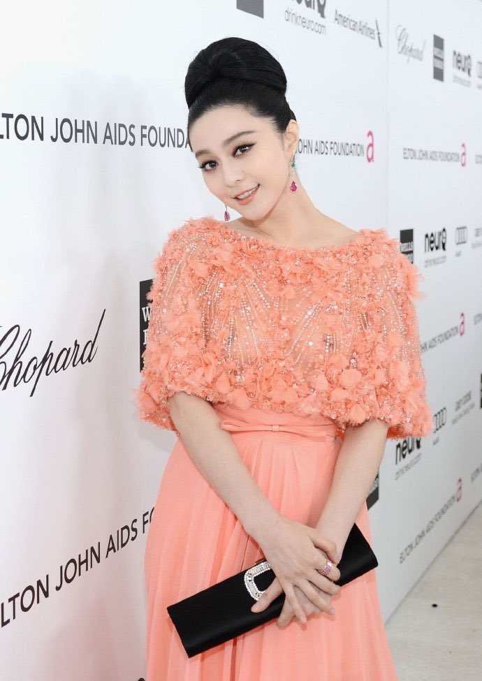 恭喜范爷获得金马影后，发一个范冰冰早期透视装。 https://t.co/jM6QxvK54z
