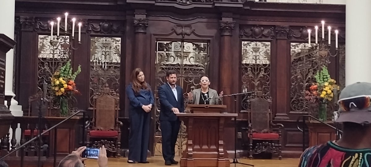 At the <a href="/thehumansphere/">The Humansphere</a> awards <a href="/analisabalares/">Analisa Leonor Balares</a> @templeisraelBoston