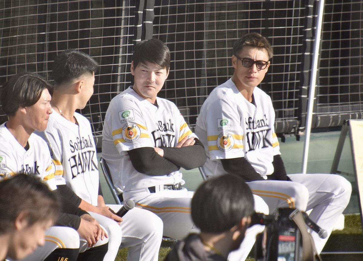 tamura52kuro's tweet image. 2025.11.22タマスタ筑後

ギータ先生が寂しそうだから、仲間に入れてあげて😂

#柳田悠岐
#ギータ
#近藤健介
#コンちゃん
#有原航平