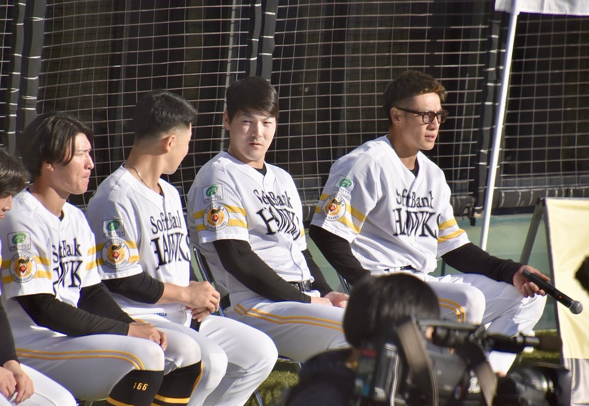 tamura52kuro's tweet image. 2025.11.22タマスタ筑後

ギータ先生が寂しそうだから、仲間に入れてあげて😂

#柳田悠岐
#ギータ
#近藤健介
#コンちゃん
#有原航平