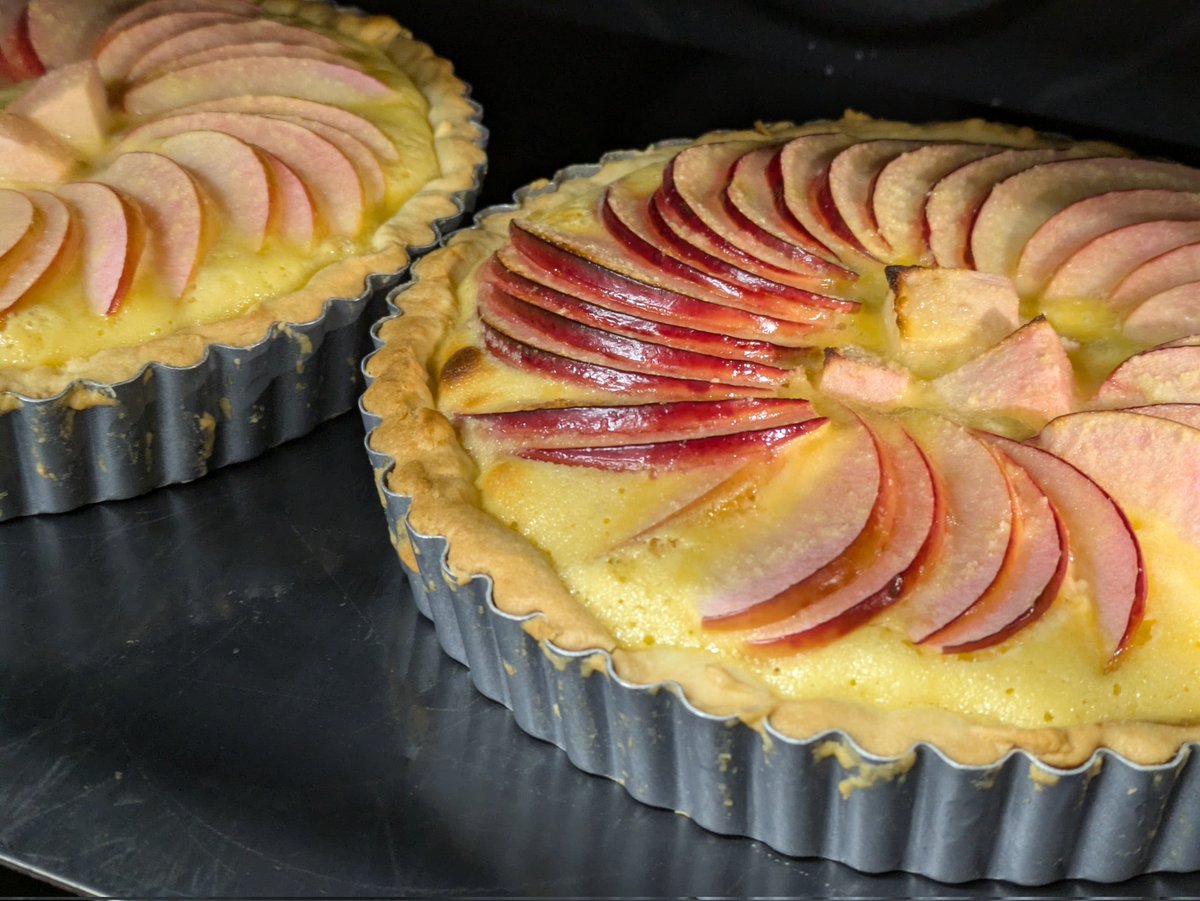 springworks2023's tweet image. 11時OPENです。
本日のメニューはりんごのタルトの予定です(今焼いています。)　店頭に並べたらお知らせいたします。
マフィンは３種類。
プリン、かぼちゃプリンも作りました。
明日明後日は定休日です。
本日のご来店お待ちしております。
#菓子屋ハウフル 
#塩釜 
#塩竈