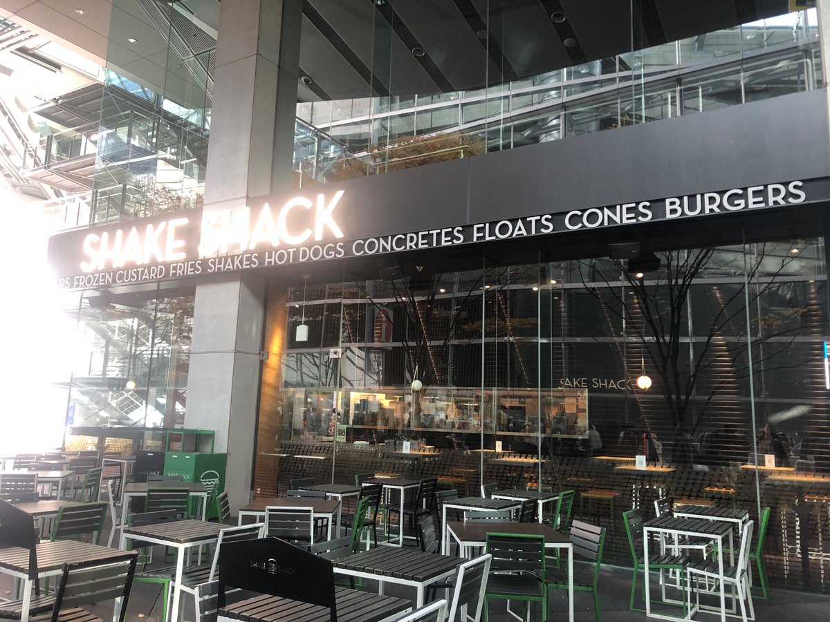 今日は東京国際フォーラムのフリーマーケットに出展中💐

SHAKE  SHACKの斜め前あたりです😊

良かったら遊びにいらしてください🍂