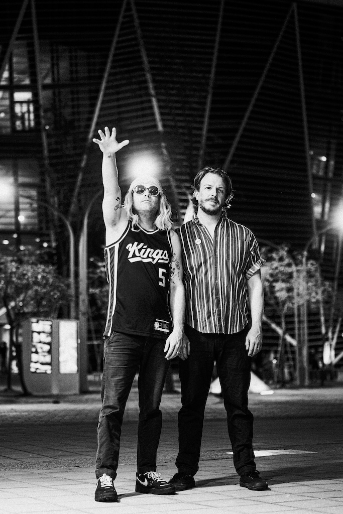 MAGNETMagazine's tweet image. #FiveQuestions with #Brainwasher (@MothlandSounds). “The world is moving so fast around us all the time, and it makes me feel like we’re moving in slow motion. It reminds me to cherish these times and experiences and relationships.” Check it out: magnetmagazine.com/2025/11/28/fiv…