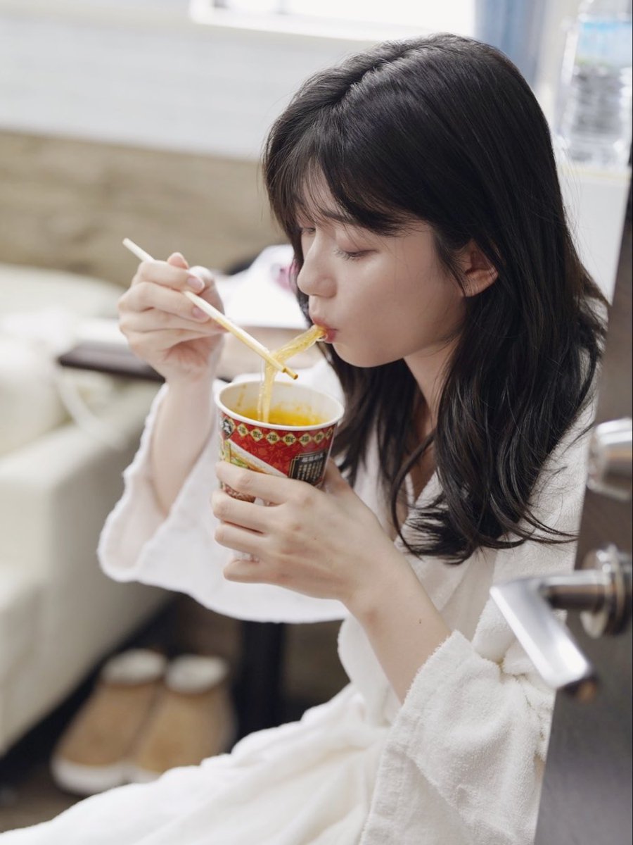 kanna_seto0510's tweet image. おはようっ☀️

三連休最終日ファイト〜😣💙
今日はモグモグ好きなセトカンをお届け！