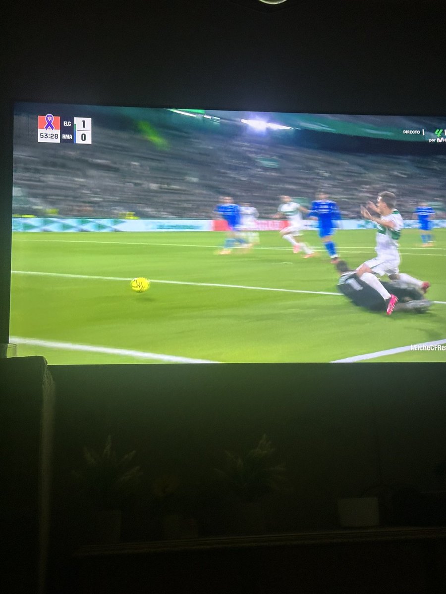 Golazo de l'amic Aleix marcant el Reial Madrid 👏👏👏 grandeeeee <a href="/FebasAleix/">Aleix Febas</a>