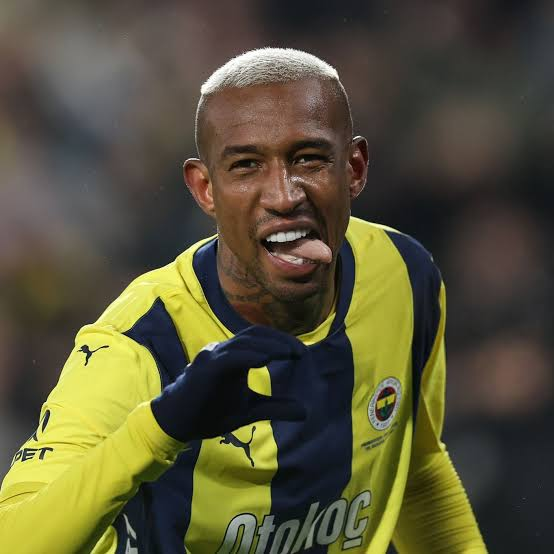 <a href="/LeroyLegacy/">Lukas 🎮</a> Ben o kızı sktm kanka