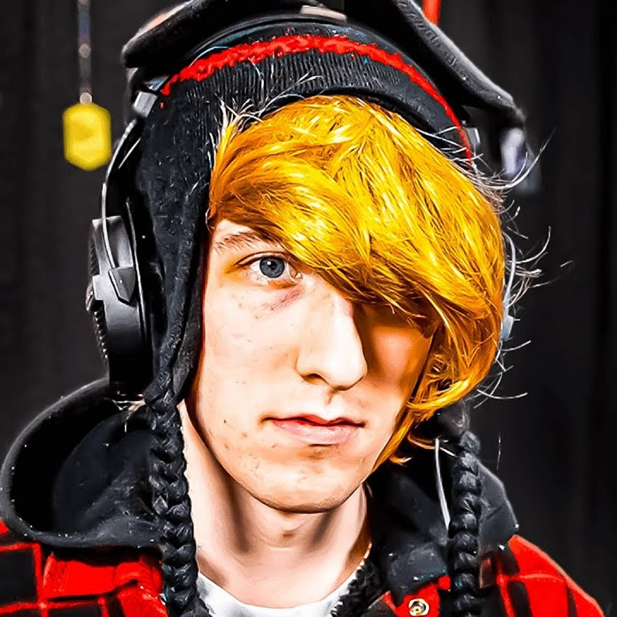 RobloxNoobifier's tweet image. NEWS: KreekCraft has replaced David Baszucki as the CEO of Roblox. This change will help Roblox Moderation improve and Kreek will hire humans to moderate the platform.