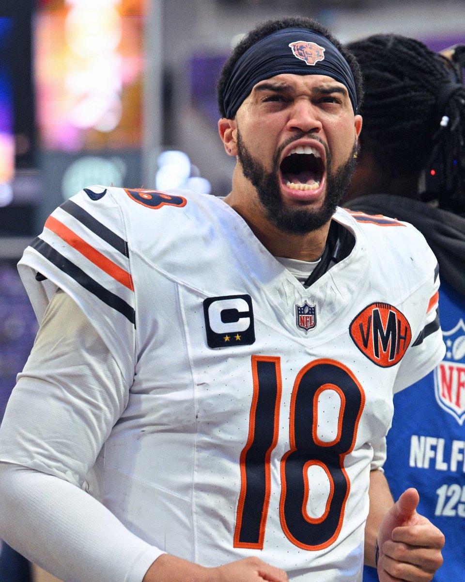 MySportsUpdate's tweet image. The #Bears are now 8-3 on the season and remain in first place in the NFC North. 🐻