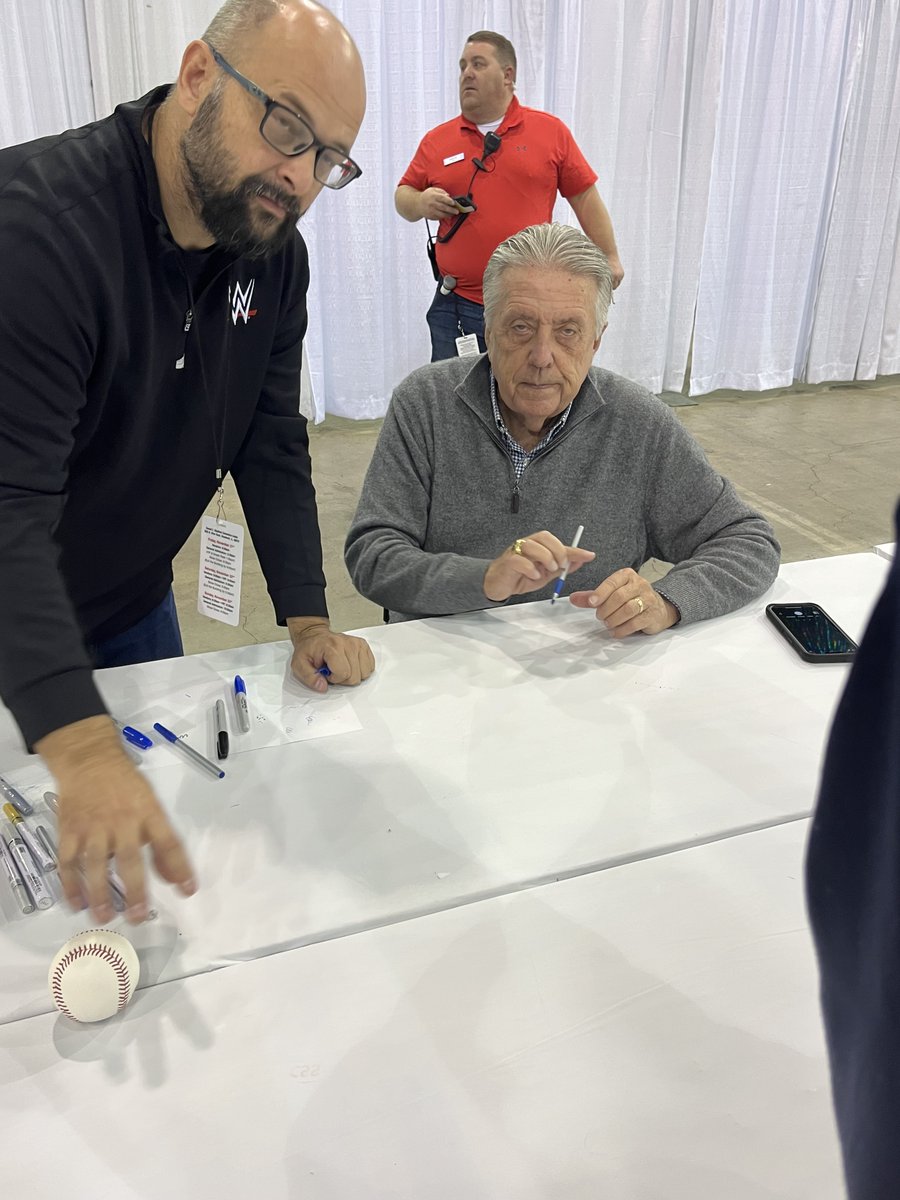 Rick Sutcliffe (L) and Rick Monday (R) signing today at the Chicago Sports Spectacular Show at the Rosemont Convention Center today.