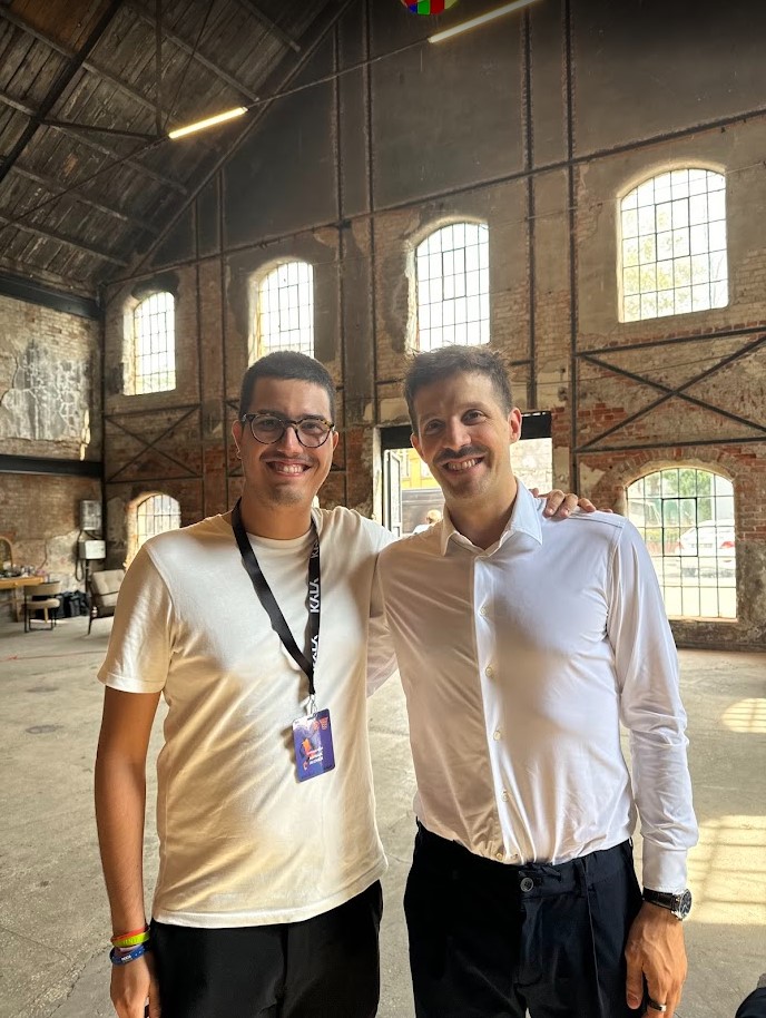 aavzner97's tweet photo. Over my 3 years working in European basketball I had the privilage to meet many of the greats 🏀

The best person out of all of them?
💯 for sure was Kyle Hines

My favorite player playing wise Nico Laprovíttola

The most (un)memorable experience? 🍻😅
Having a drink with Bogdan https://t.co/gAGX6xp75A