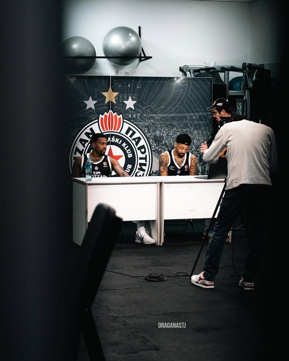 aavzner97's tweet photo. Over my 3 years working in European basketball I had the privilage to meet many of the greats 🏀

The best person out of all of them?
💯 for sure was Kyle Hines

My favorite player playing wise Nico Laprovíttola

The most (un)memorable experience? 🍻😅
Having a drink with Bogdan https://t.co/gAGX6xp75A