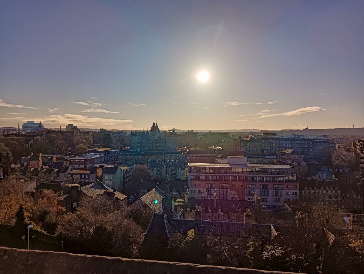 else173lhg's tweet photo. View from Edinburgh castle. ❤️ https://t.co/8FQKkArkk5