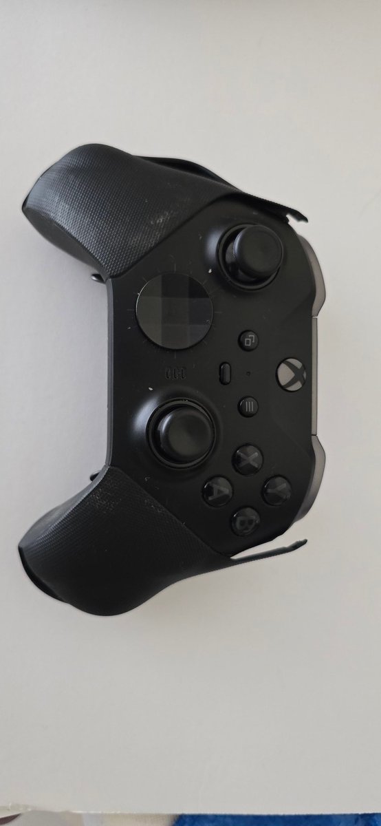 CaptInfernal's tweet image. After 4 long years of grinding on xbox finally replacing my first elite 2 with a new one. Going to get a shell replacement and make my old one as my play anywhere controller. 
#xboxelite #Xbox