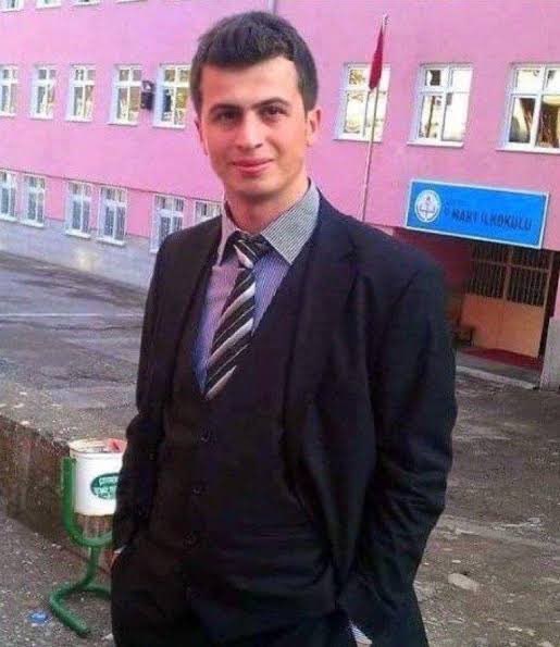batuhancolak33's tweet photo. En çok sizin hakkınızdı bugün… Ama yaşama hakkınızı çaldılar elinizden…

Öğretmenler gününüz kutlu olsun. https://t.co/fRwaMWoYwZ