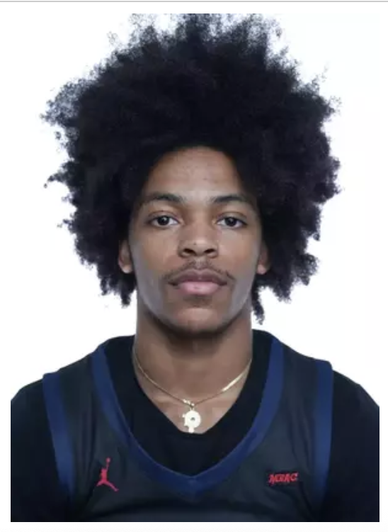 Jesse_hov's tweet image. River Smith (Tyty Son) plays for Howard. I love that he&apos;s wearing his Roc chain for the team pic. GOOD LUCK THIS SEASON River.