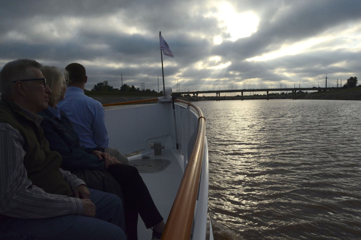 OKRiverCruises's tweet photo. Don’t let the season sail away! 🚤
Our Regular Ferry Service ends soon — get your rides in before the end of November. See when we’re running at https://t.co/rI1eqiuzZD. https://t.co/qLW4IMTGsE