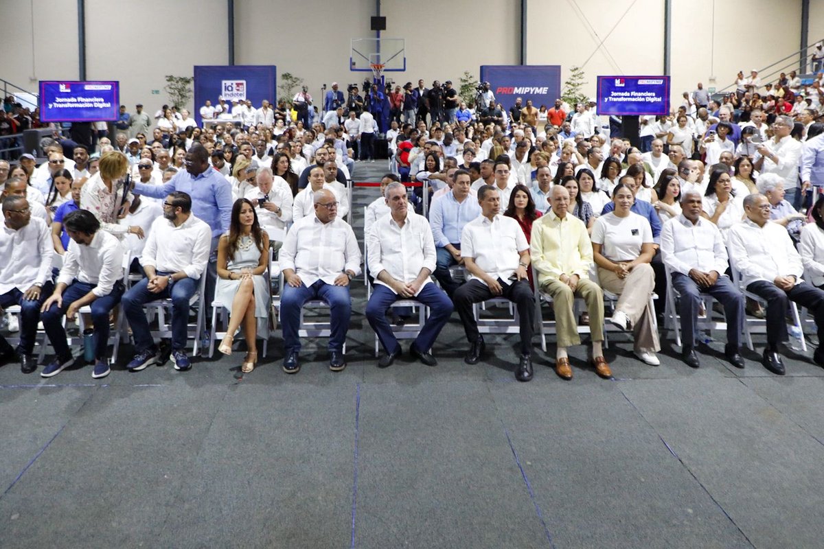 El Presidente ⁦⁦<a href="/luisabinader/">Luis Abinader</a>⁩ inicia las Jornadas de Inclusión Financiera y Digital en el Club Luperón otorgando financiamiento a microempresari@s y becas para formación  STEAM a jóvenes de los sectores populares. ⁦<a href="/PresidenciaRD/">Presidencia de la República Dominicana</a>⁩ ⁦<a href="/IndotelRD/">Instituto Dominicano de las Telecomunicaciones</a>⁩ ⁦⁦