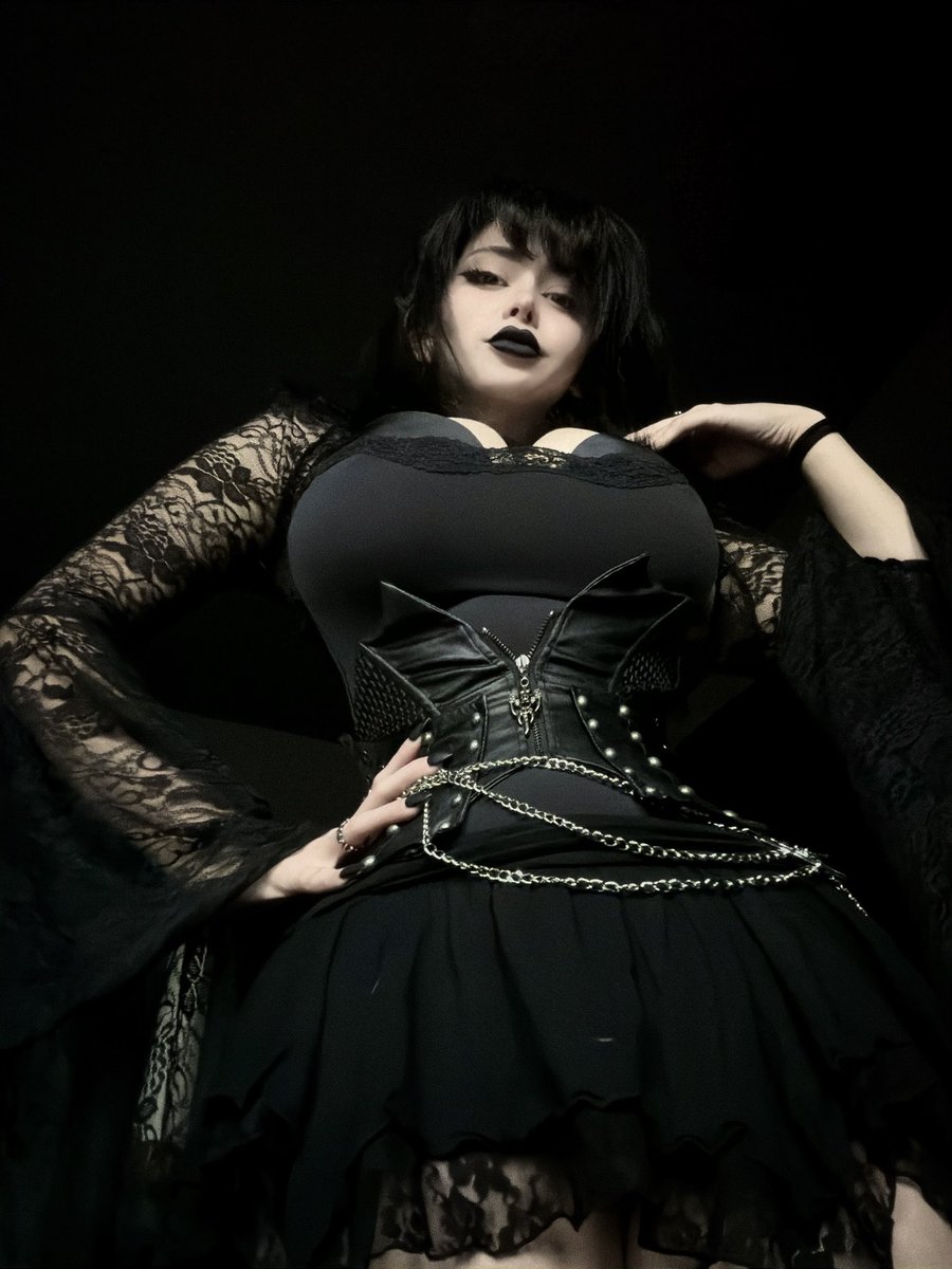 pinkchyowo's tweet image. I could crush you