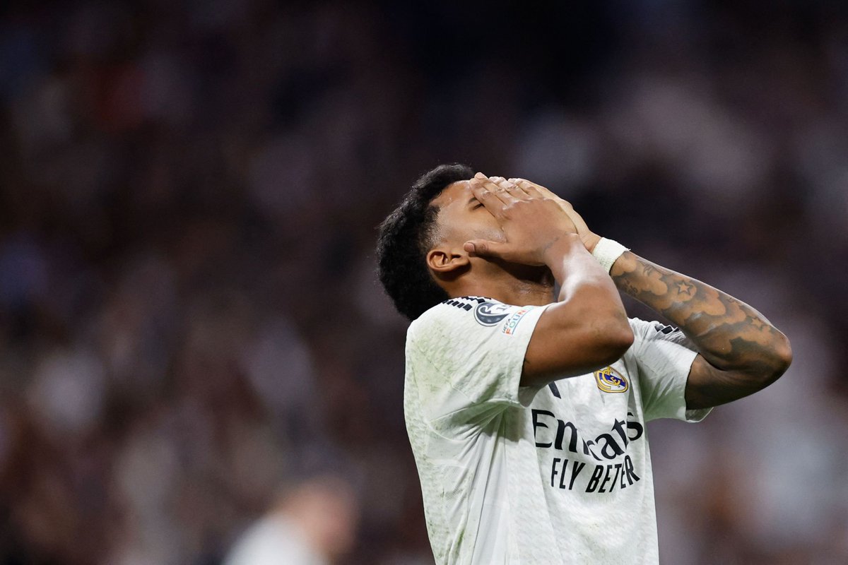 2010MisterChip's tweet image. ESTE DATO ES MUUUUUUUUY FUERTE...

Se va Rodrygo que se convierte en el TERCER DELANTERO en TODA la historia del Real Madrid que enlaza 29+ PARTIDOS OFICIALES CONSECUTIVOS SIN MARCAR.

Mariano Díaz: estuvo 30 partidos seguidos sin marcar (la racha duró 986 minutos).

Rafa…