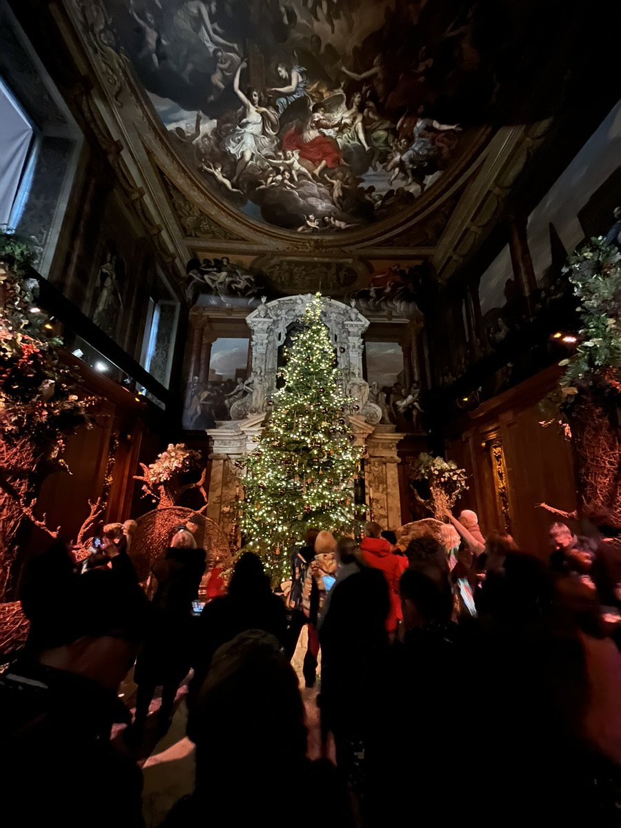mattstingray's tweet photo. Had a great time at @ChatsworthHouse seeing all the beautiful Christmas decorations and visiting the Christmas market. @ryanbayliss92 https://t.co/5VfJhFVqMn