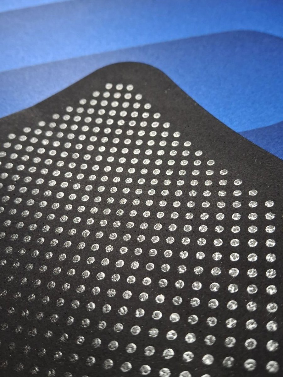 HOLMEScsgo's tweet image. After some time of using this mousepad, here&apos;s my verdict:

-It is a bit faster, but not at the expense of control
-Doing micro movements, stop and go feel smooth, quick and steady
-Pretty much all the mice I tried glide really well on it

Overall, it&apos;s an excellent mouse pad and…