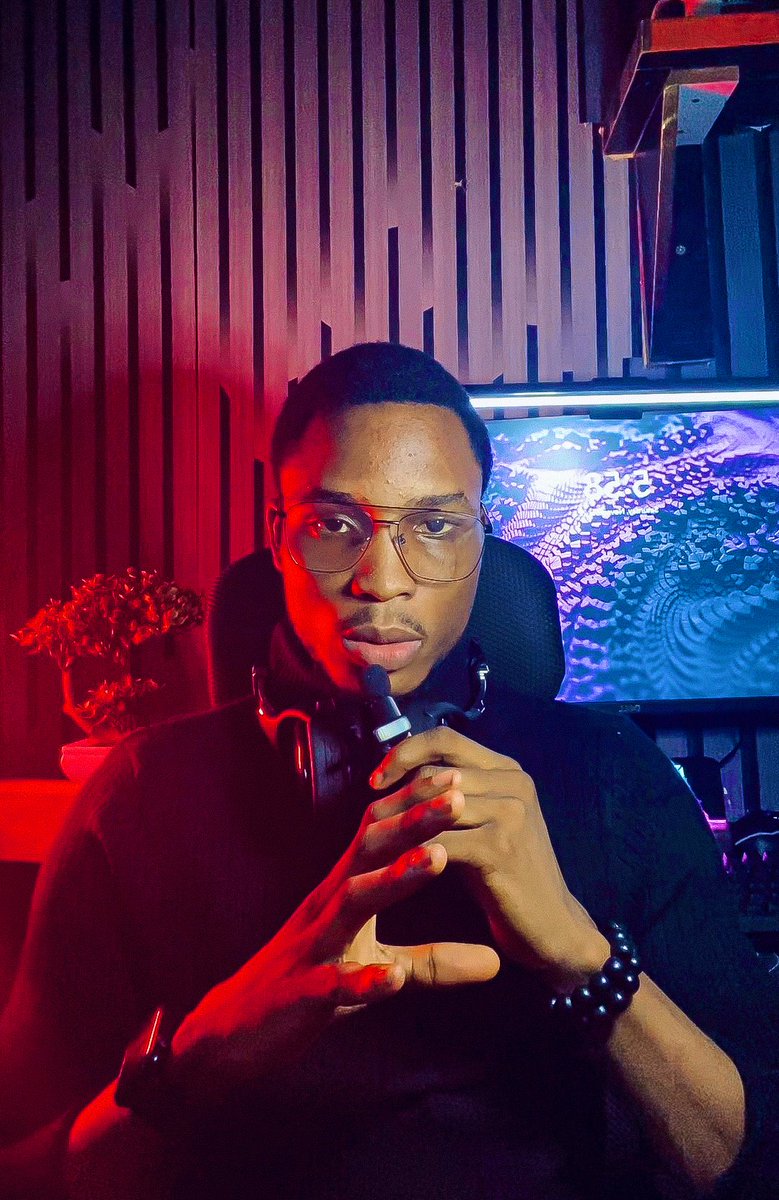 web3chrix's tweet image. A dangerously fine designer btw...
If you have a finer picture, Quote this post with it.