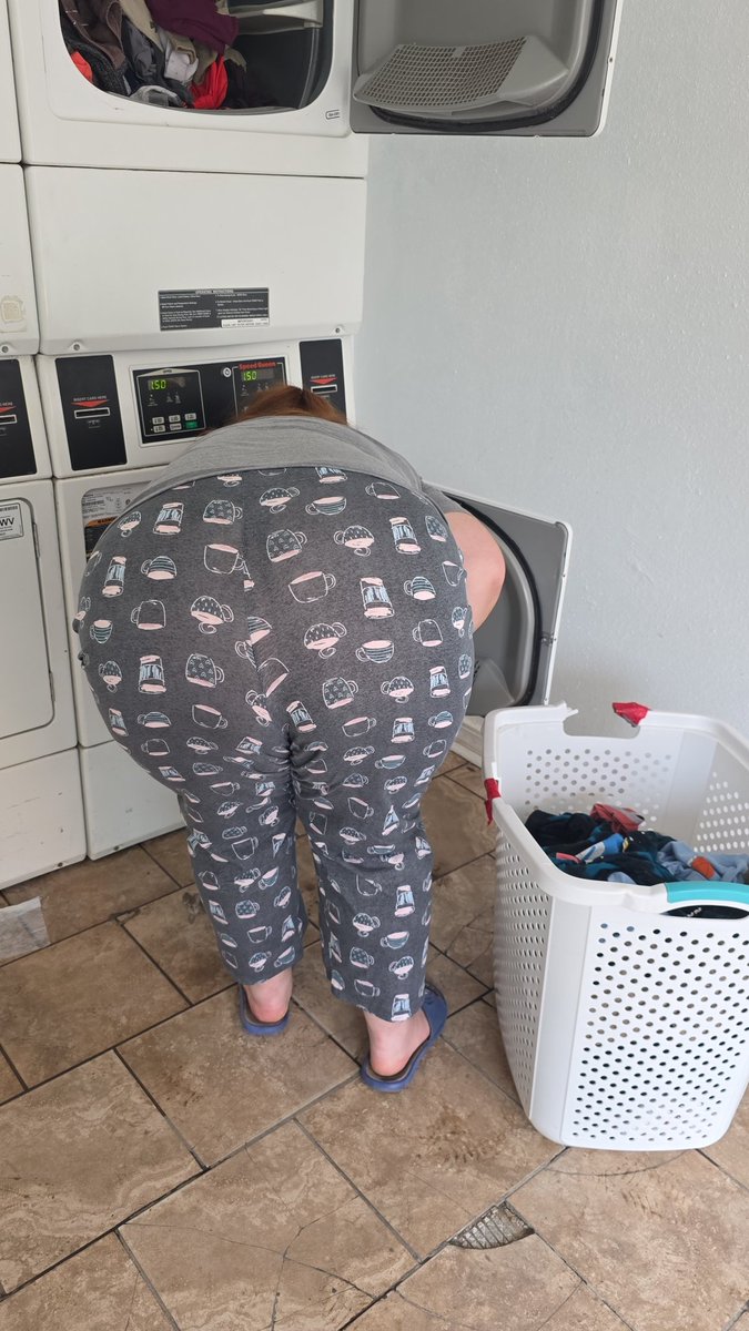 Adulting sux this is how im spending my Sunday Funday 

Someone make my day
$KatyBaty2012 

#sundayfunday #laundry #nsfw #adulting #pj's #cashapp